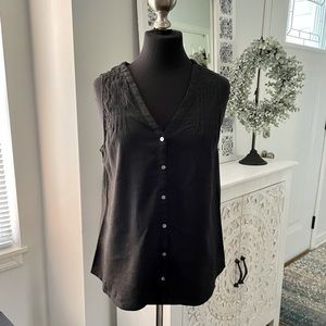 Old Navy Black Sleeveless Top, size medium